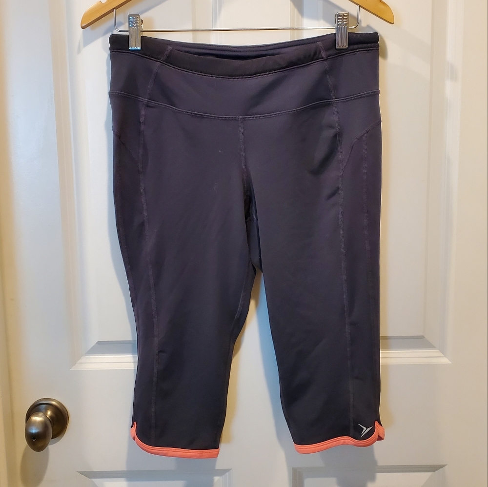 Old Navy women Active cropped‎ pants. Size Large